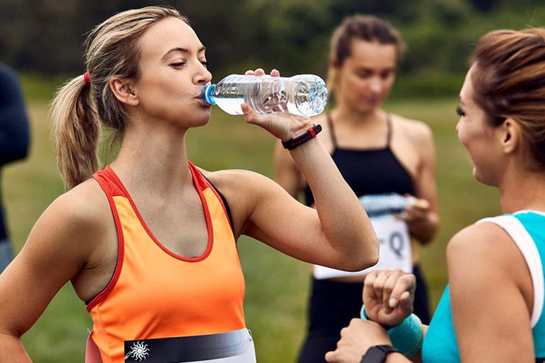 5 razones por las que beber agua hipertónica tras hacer deporte