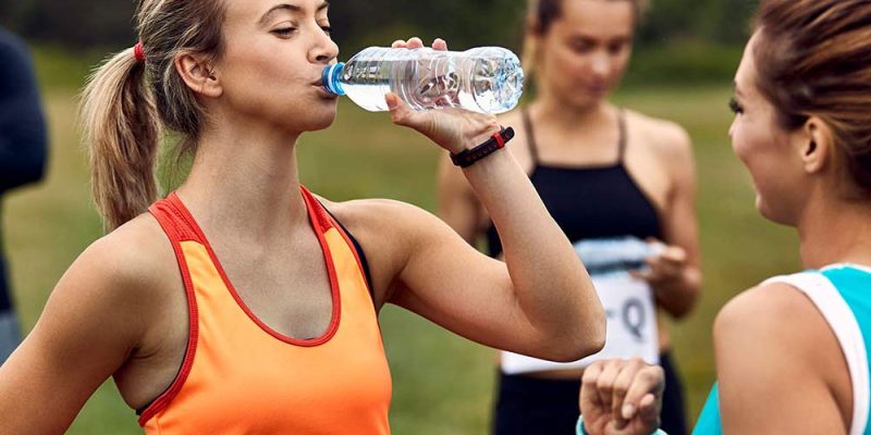 5 razones por las que beber agua hipertónica tras hacer deporte